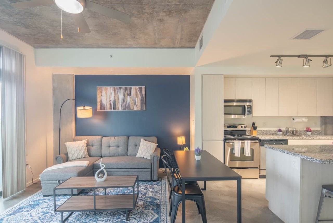 814 N 4th St #1263028P - Photo 3 of 50