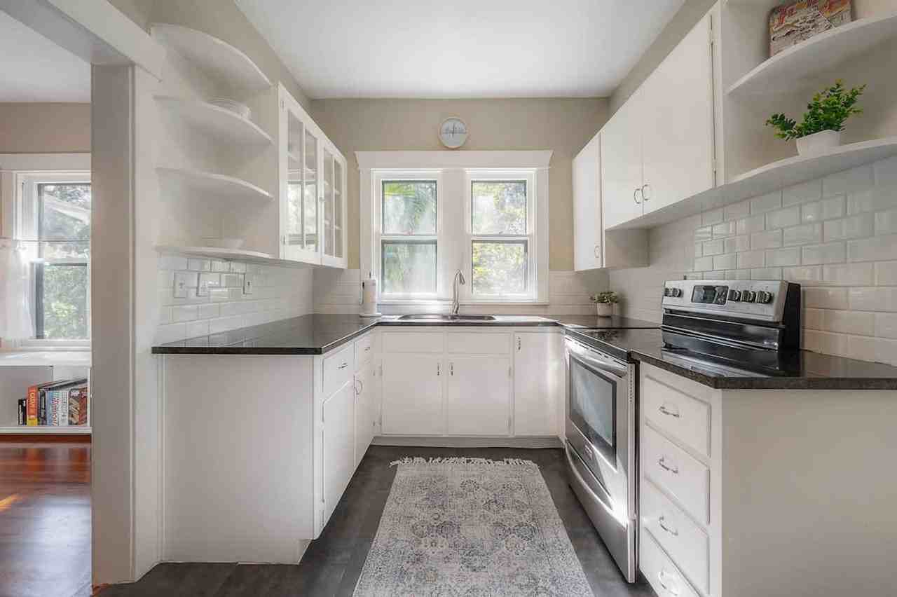 5708 North Suwanee Avenue - Photo 4 of 36