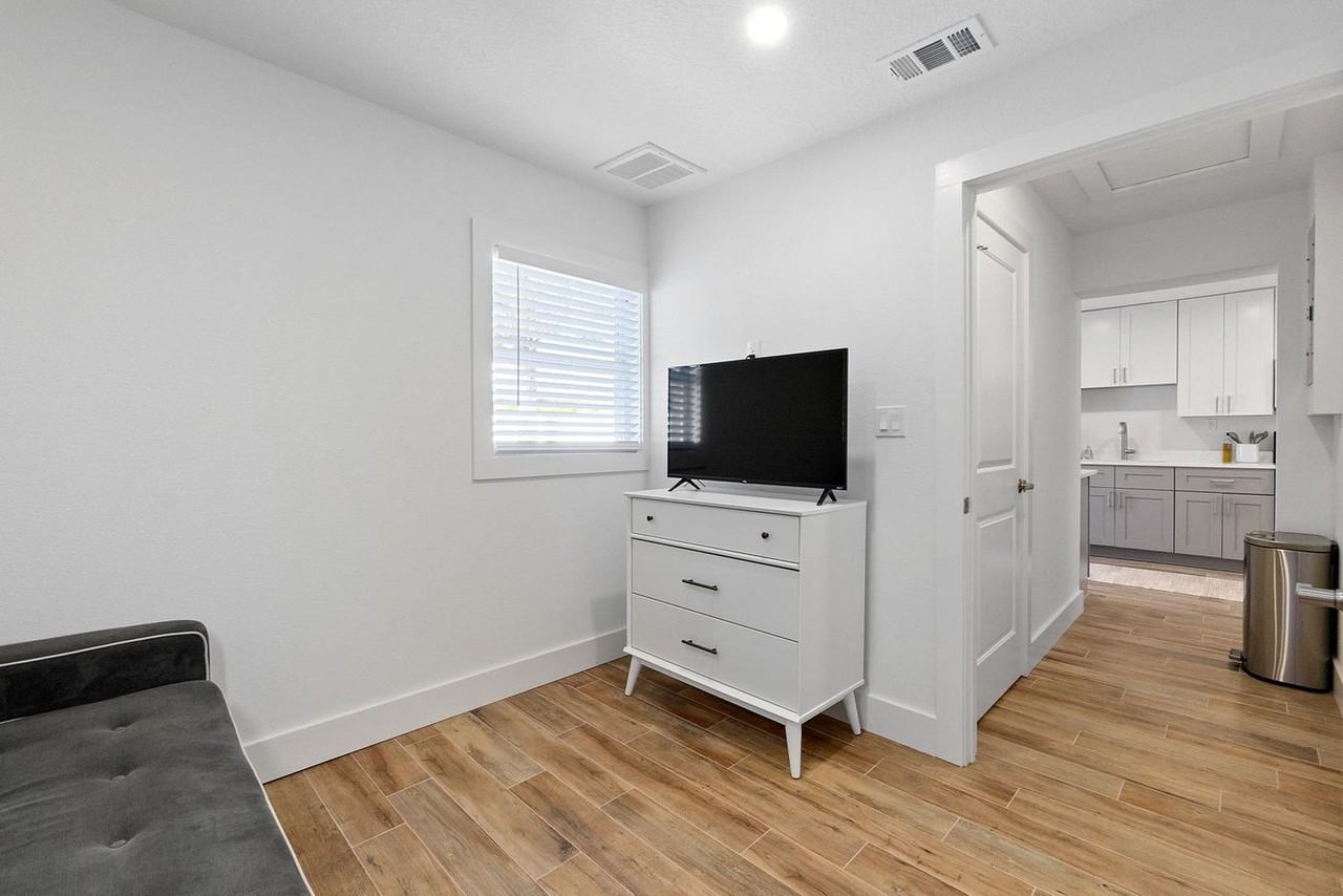 106 11th Street - Photo 5 of 57