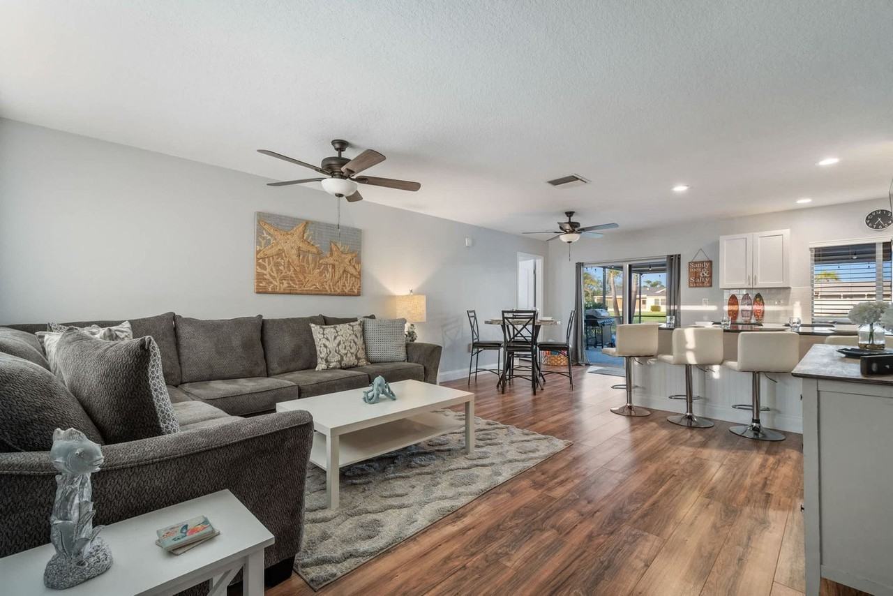 1901 72nd St W #1284300P - Photo 3 of 50