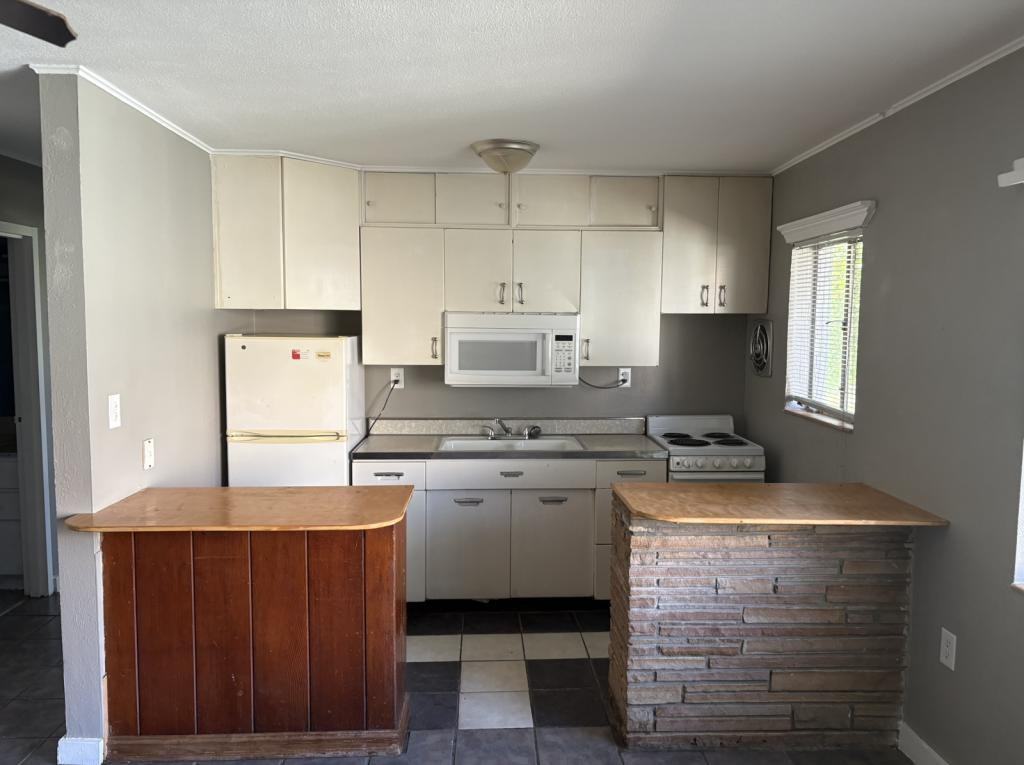 107 East 9th Street - Photo 7 of 10