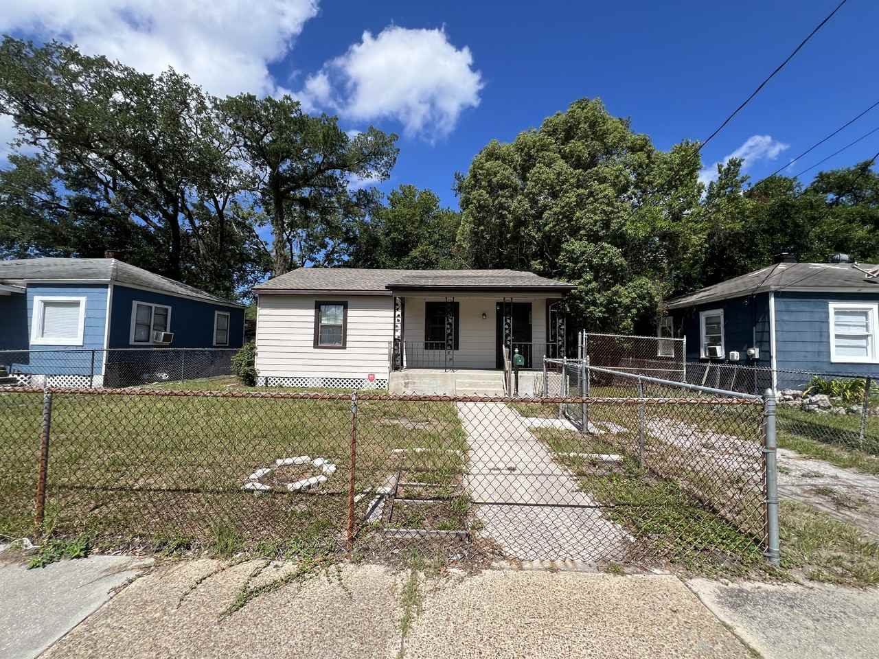 2110 Brackland St - Photo 2 of 12