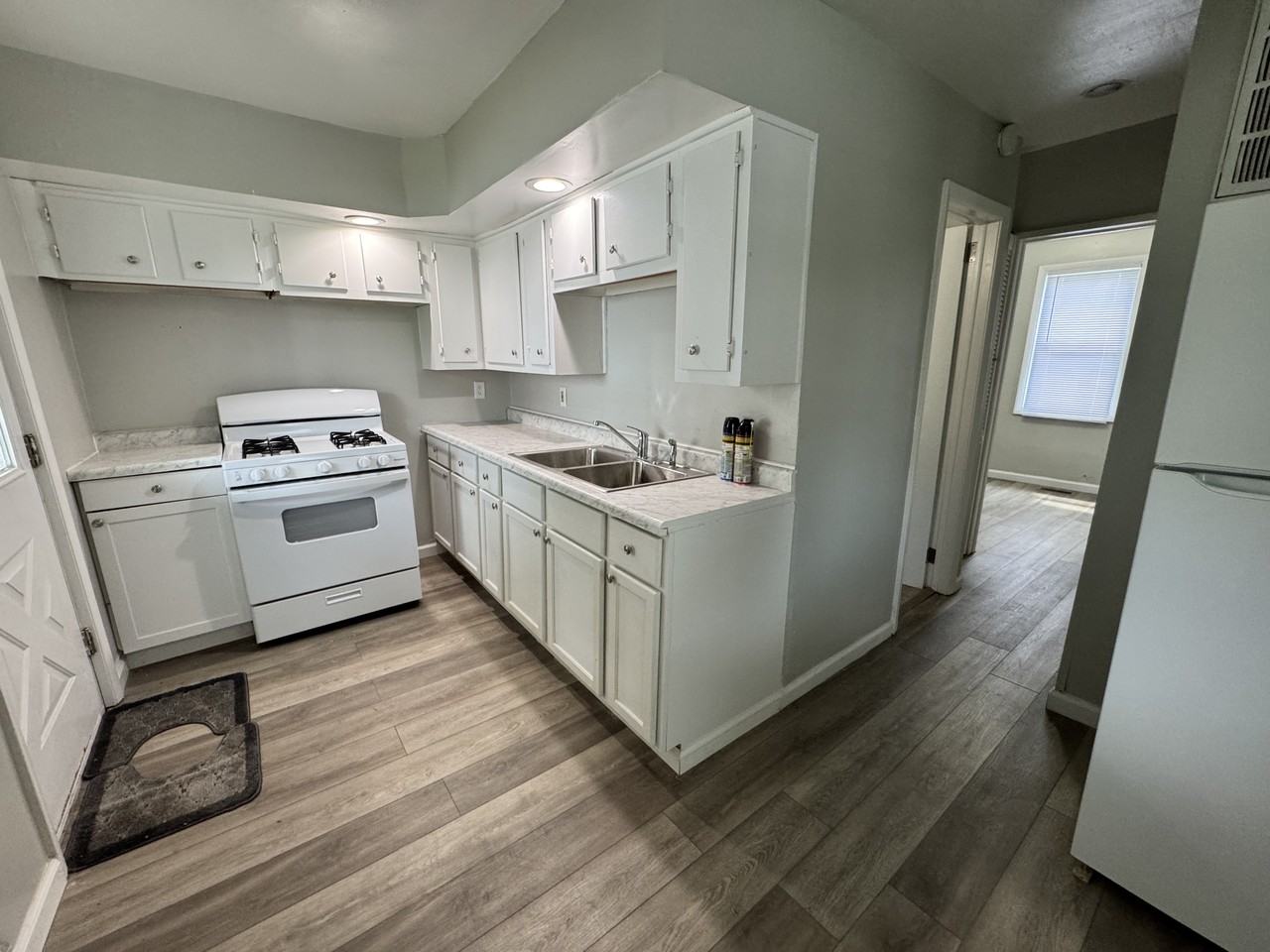 820 S Market St #1 - Photo 5 of 6