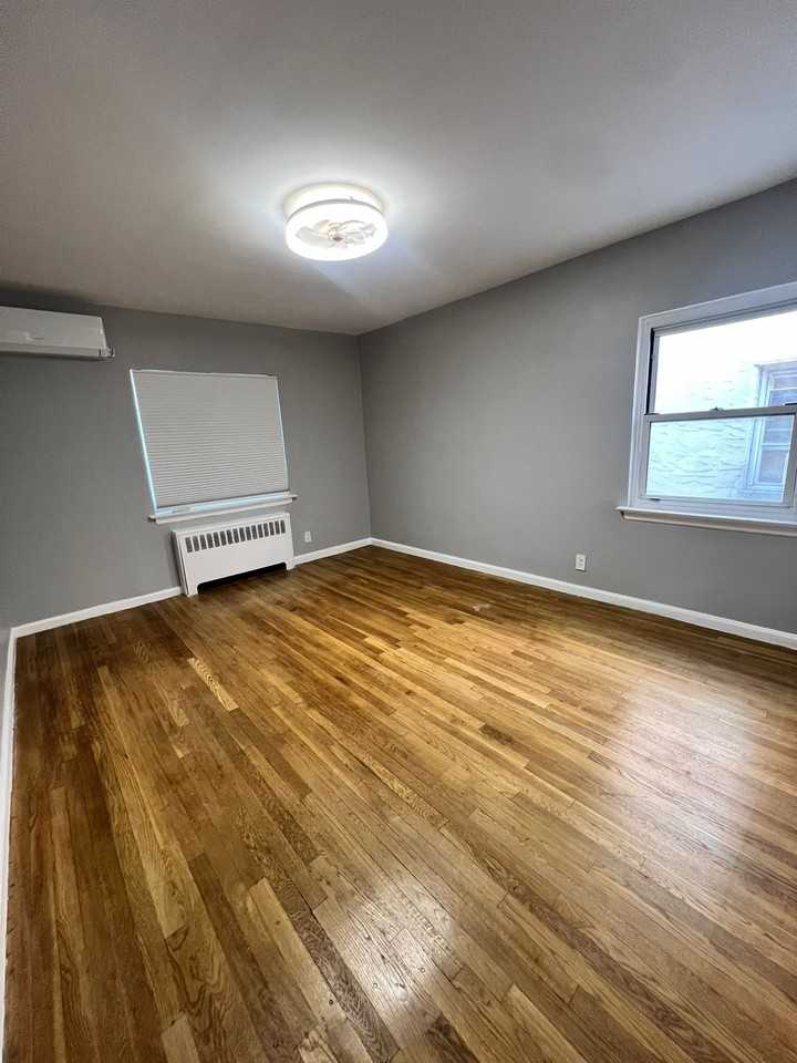 280 Quincy Ave - Photo 2 of 7