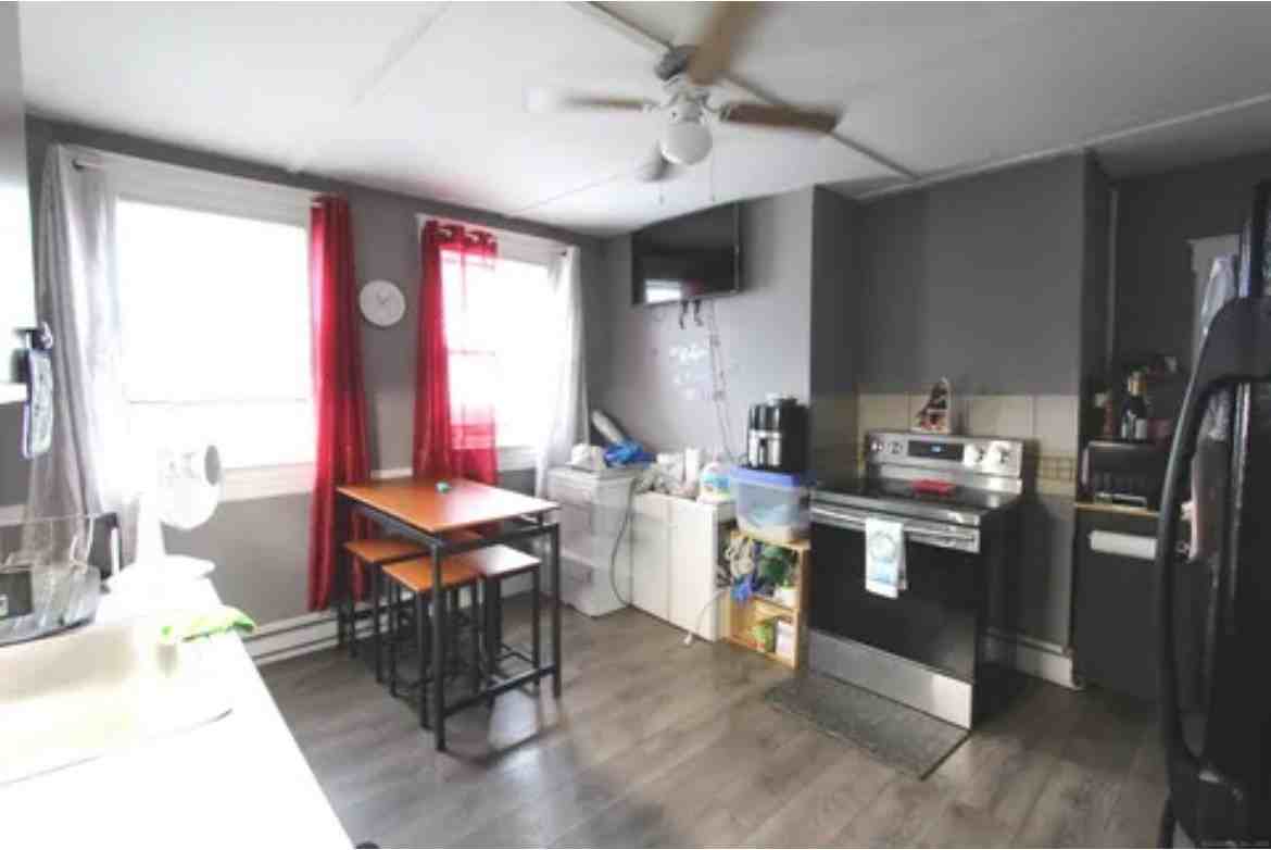 6264 Rowe Ave - Photo 3 of 4