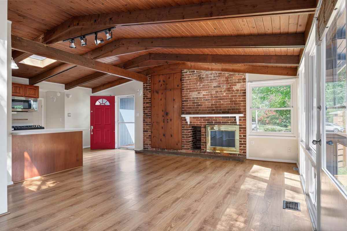 2910 Pine Spring Rd - Photo 3 of 26