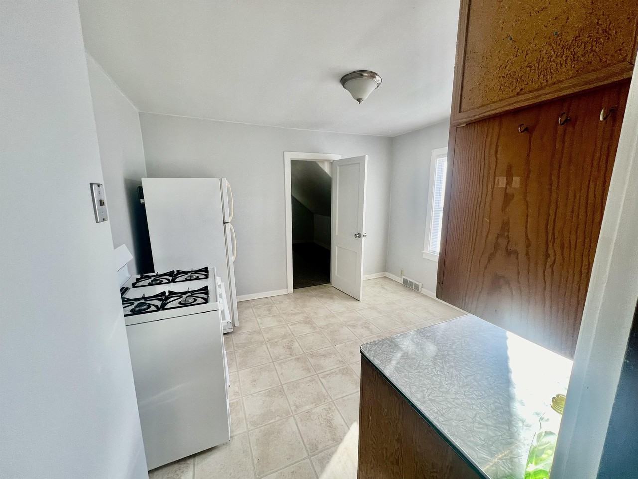 1822A Superior Ave - Photo 6 of 10