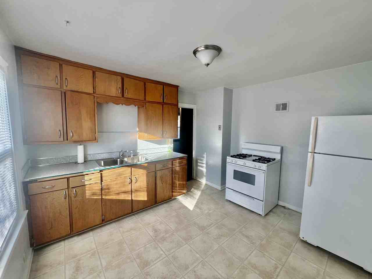 1822A Superior Ave - Photo 7 of 10