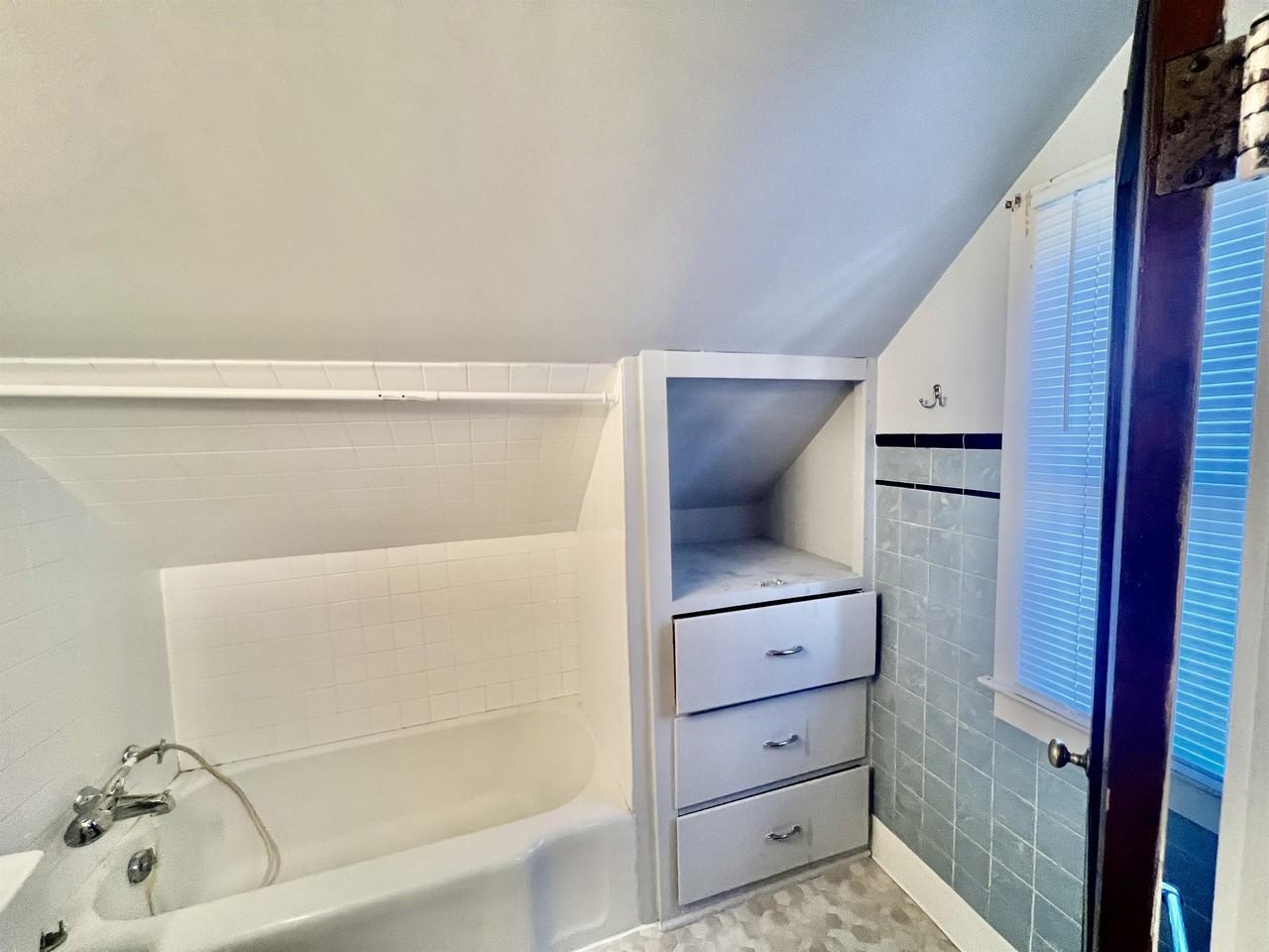 1822A Superior Ave - Photo 4 of 10