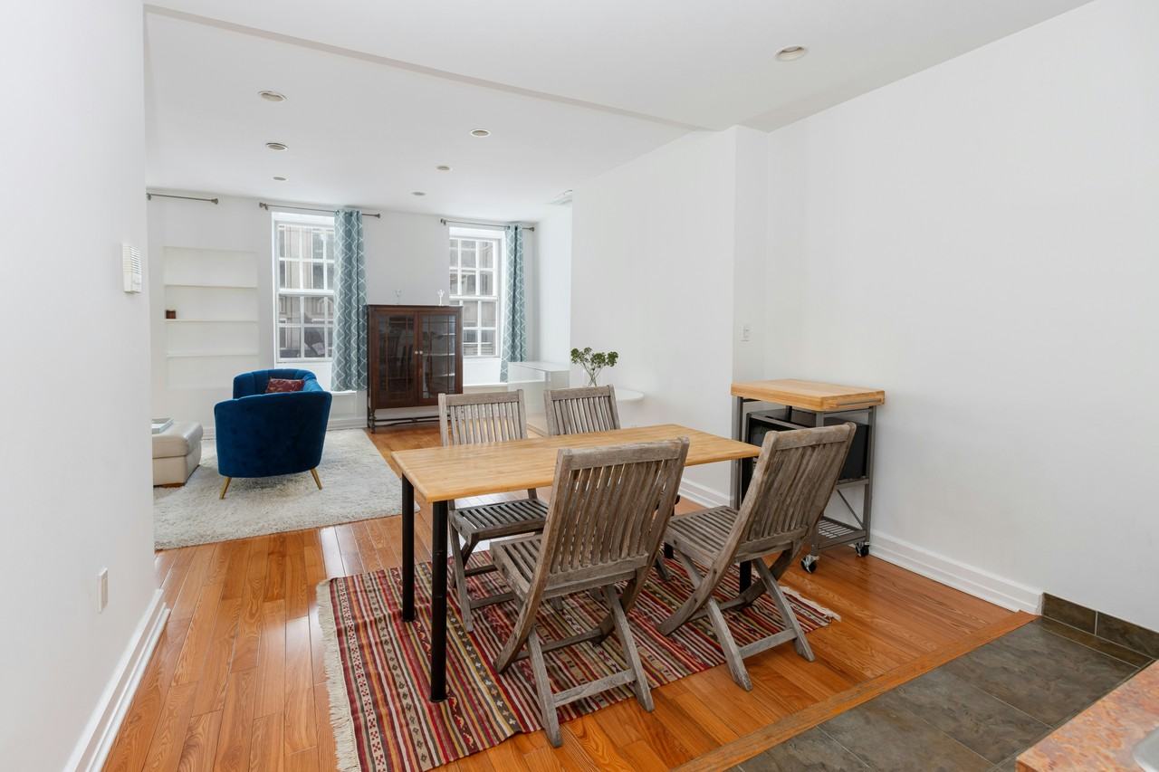 118 E 57th St #4 - Photo 3 of 6