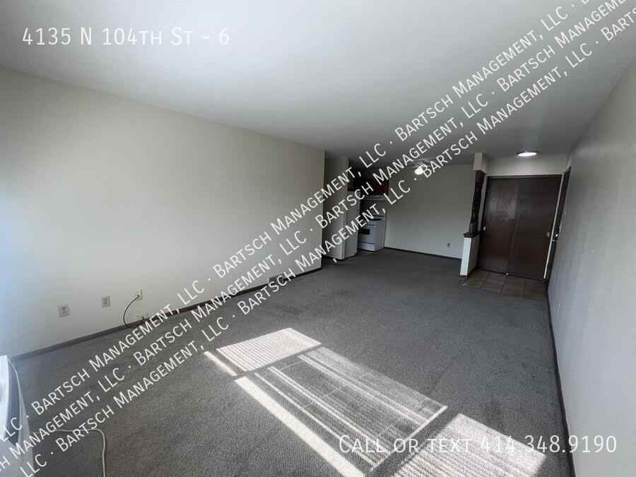 4135 N 104th St #6 - Photo 3 of 11