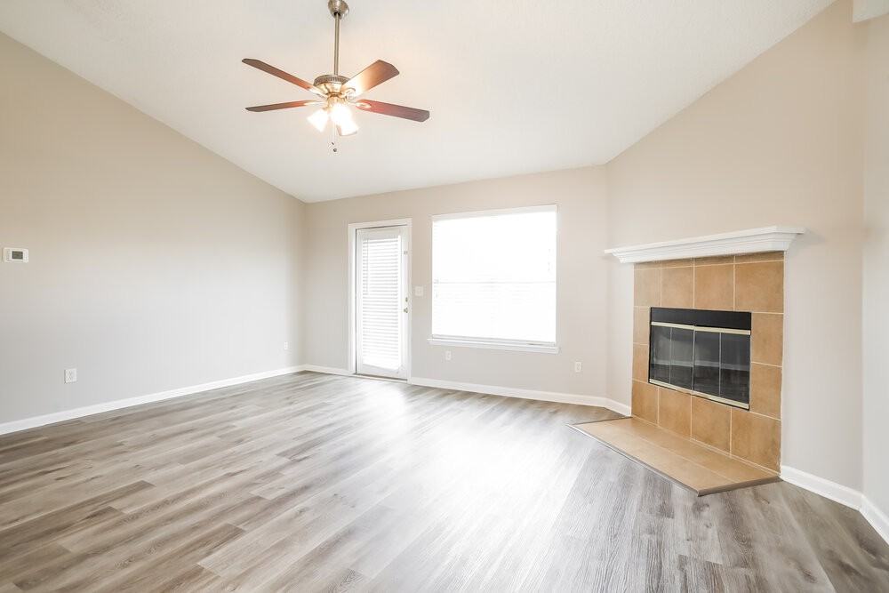 1186 Summer Springs Dr - Photo 4 of 16