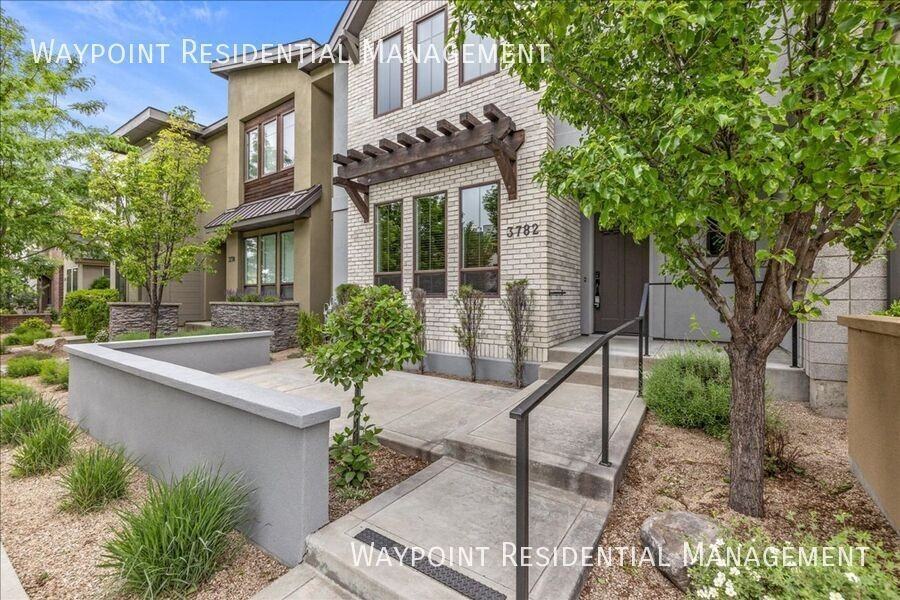 3782 E Parkcenter Blvd - Photo 2 of 50