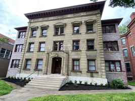 featured image of 410 W Ormsby Ave