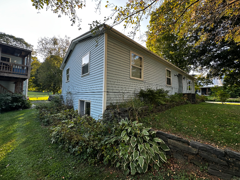 686 S Windsor St - Photo 4 of 18