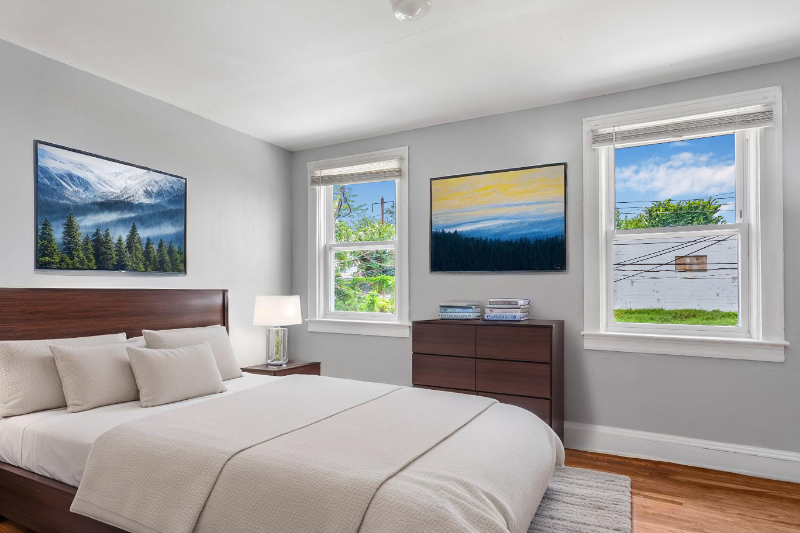 1030 N Luzerne Ave - Photo 2 of 14