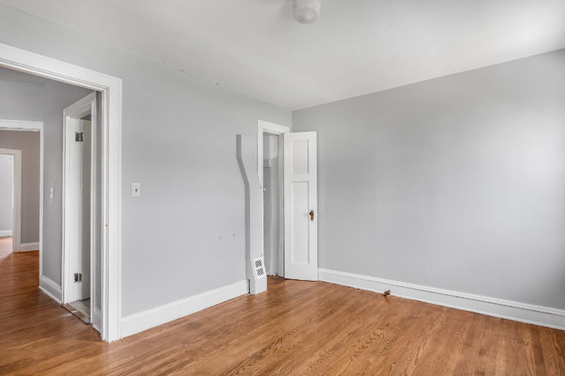 1030 N Luzerne Ave - Photo 5 of 14