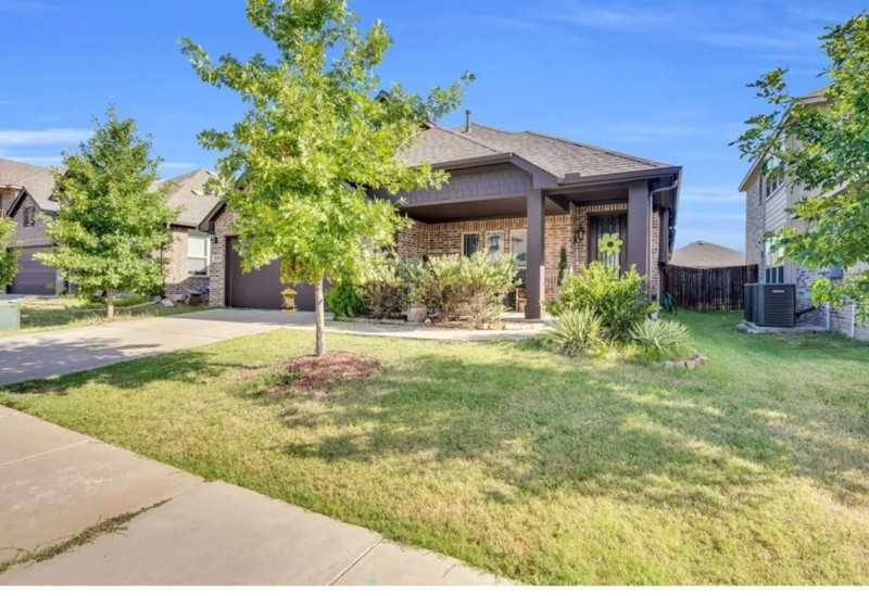 1129 Snowy Owl Dr - Photo 2 of 5