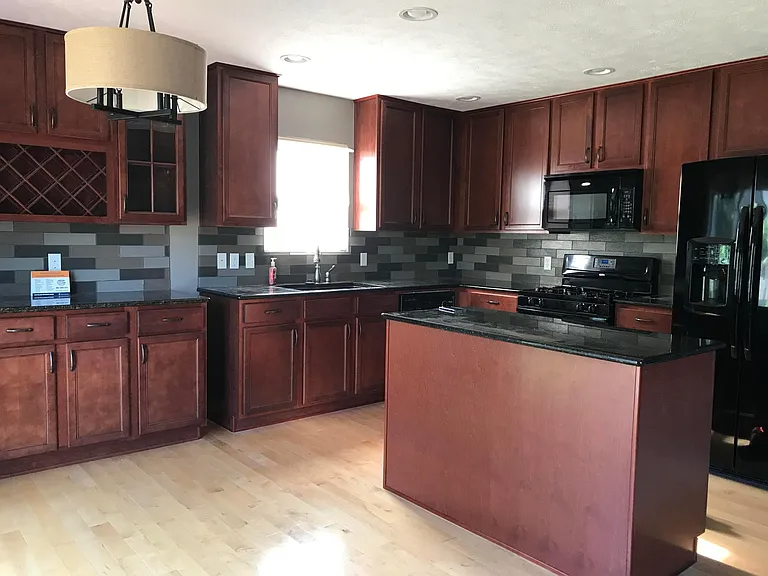 19005 Olive St - Photo 4 of 11