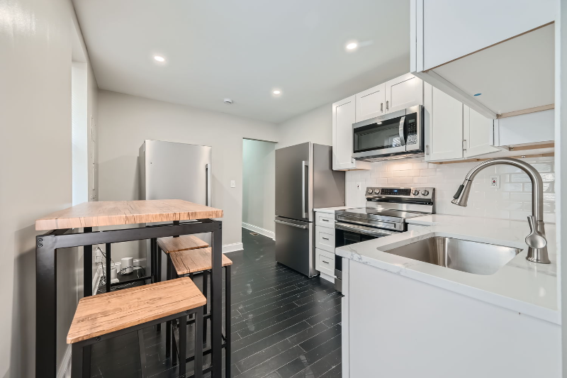 1019 E Preston St - Photo 2 of 7