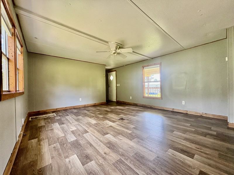 1056 Pecan Dr - Photo 2 of 9