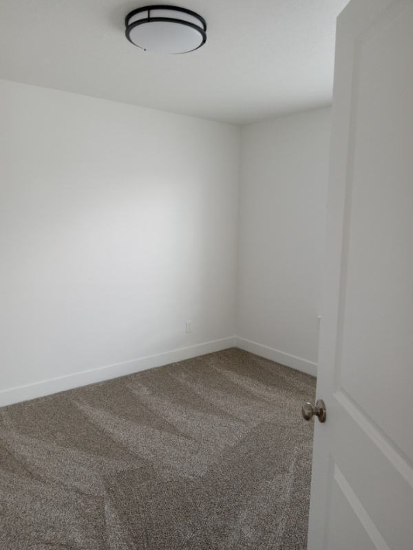 563 Eagle Dr - Photo 2 of 5