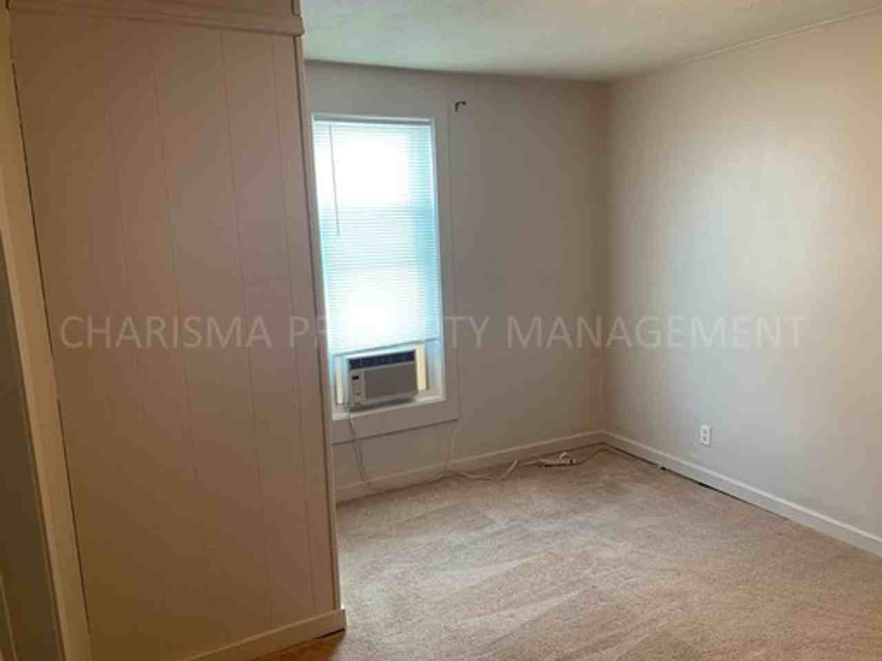 817 W 11th St #1 - Photo 5 of 20