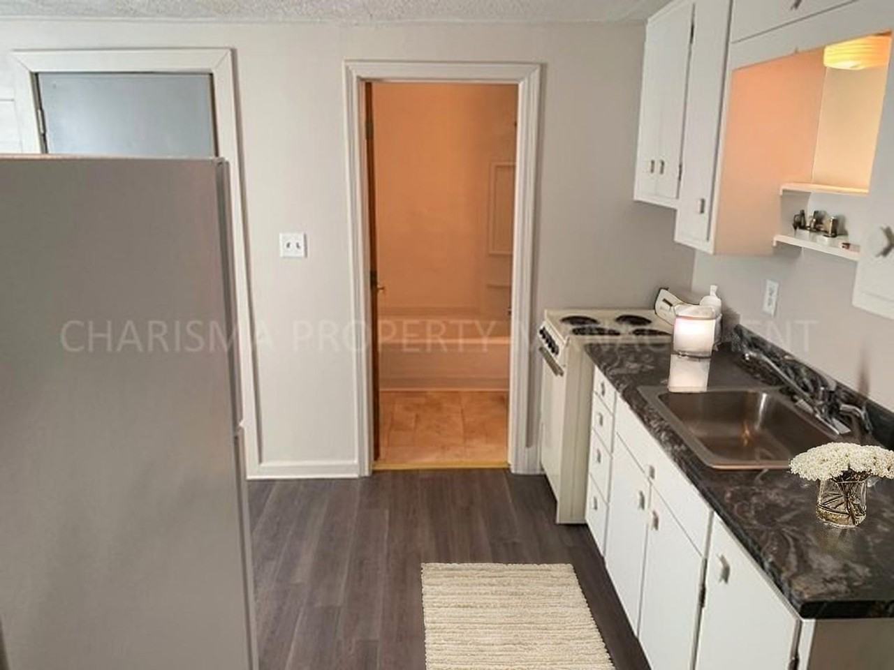 817 W 11th St #1 - Photo 7 of 20