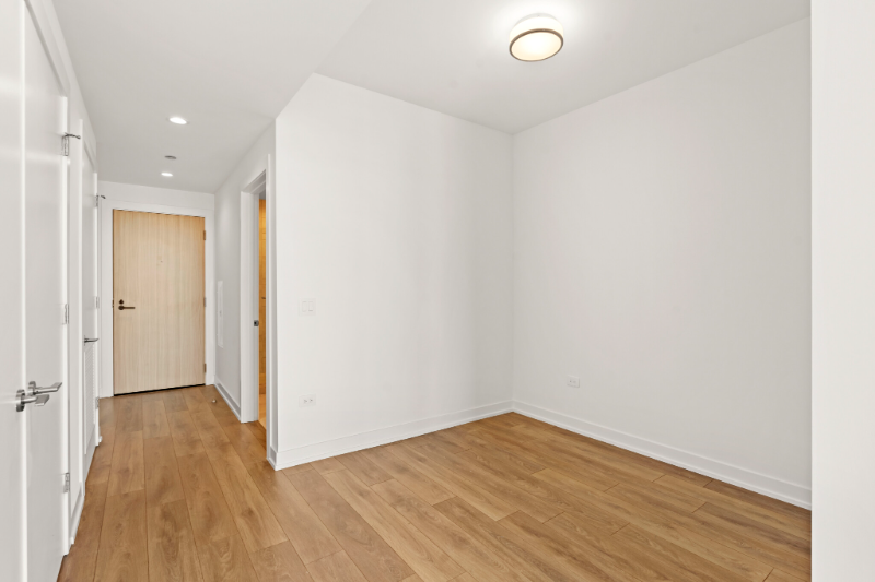 206 W Division St - Photo 2 of 20