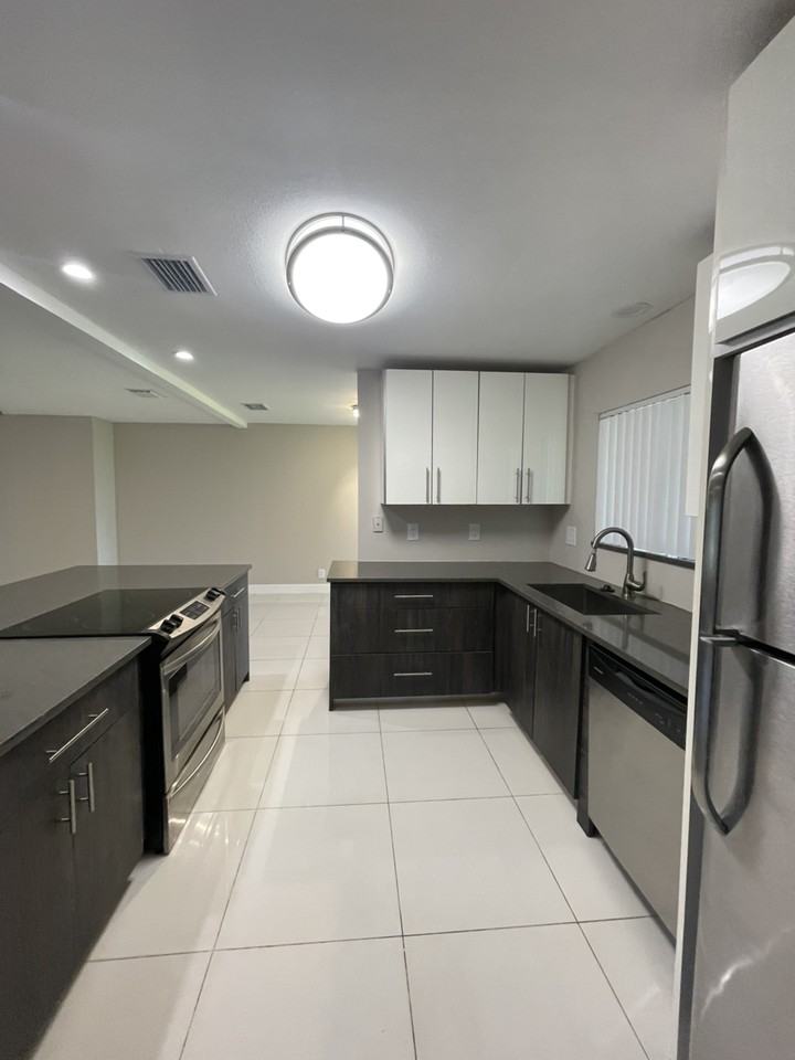 210 Oregon Lane - Photo 3 of 19