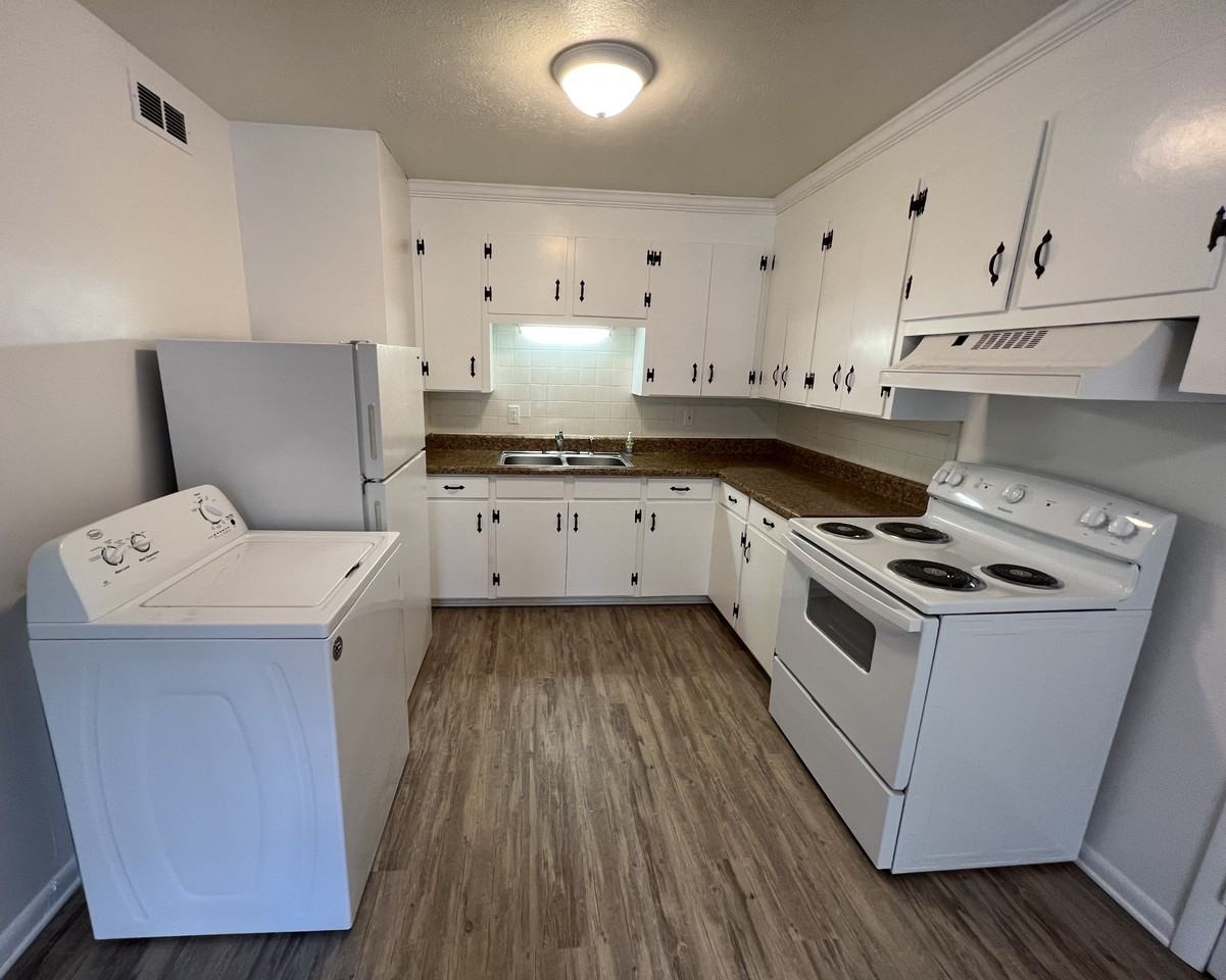 3405 Westbrook Cir #NA - Photo 3 of 11