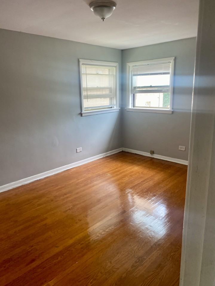 2429 123rd St #2SOUTH - Photo 3 of 10