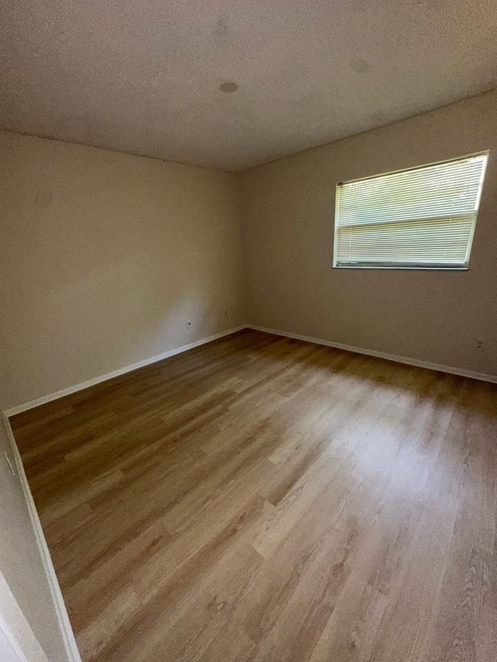 1821 Oak St - Photo 3 of 5