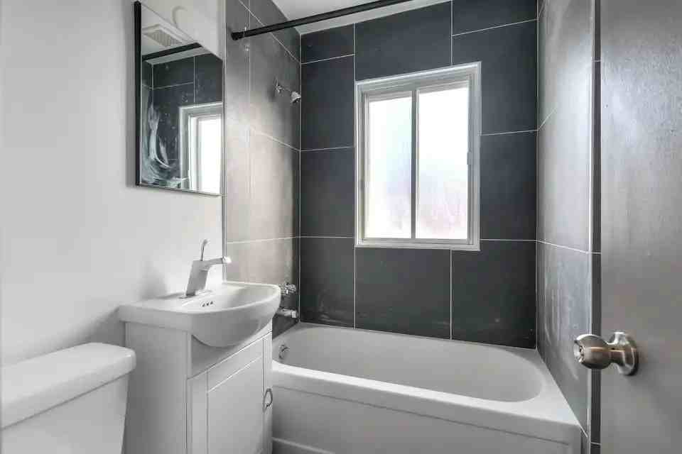 101 Avenue Ashgrove - Photo 2 of 4