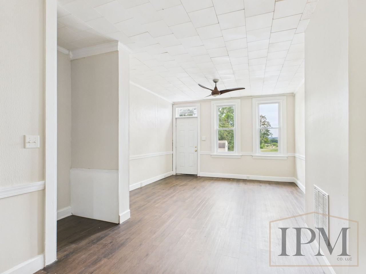 313 E 5th Ave - Photo 2 of 13