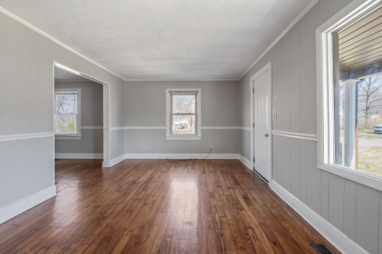 1110 Fowler Street - Photo 4 of 15