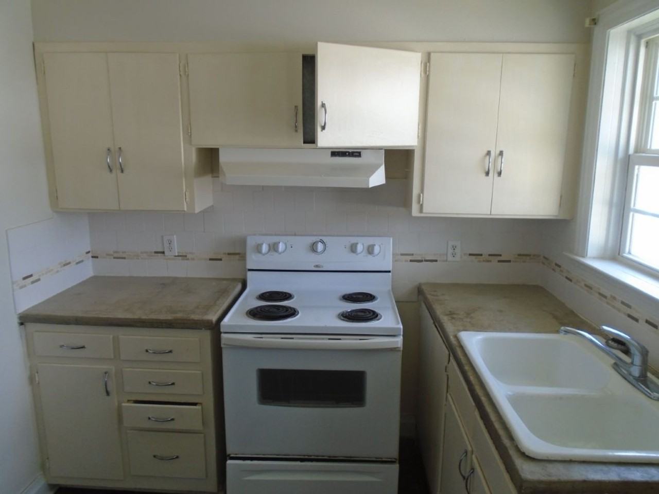 100 Spring Avenue - Photo 4 of 20