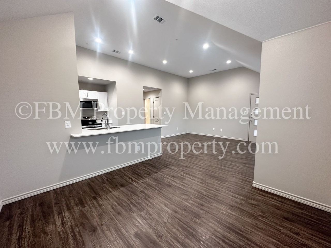 1203 N Clay St #321 - Photo 4 of 15
