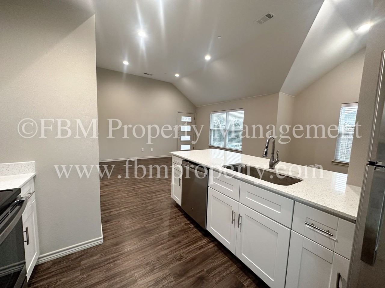 1203 N Clay St #321 - Photo 5 of 15