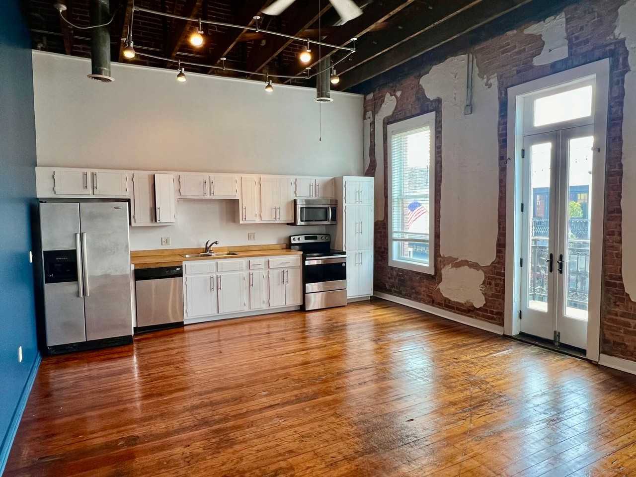 300 S Main St - Photo 4 of 12
