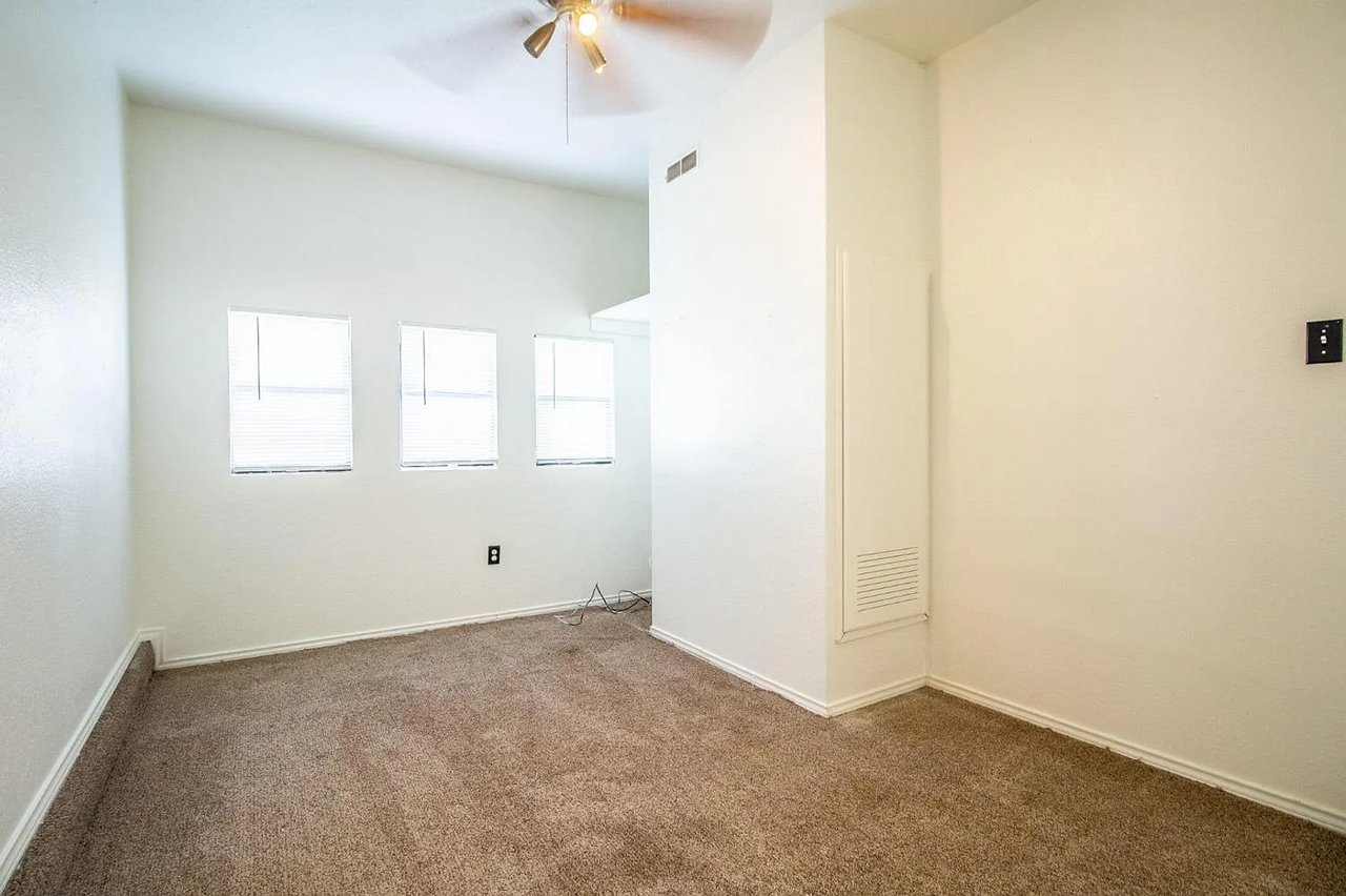2011 45th St - Photo 4 of 17