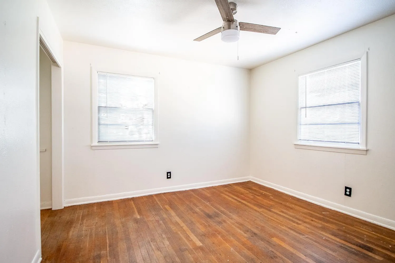 2011 45th St - Photo 5 of 17