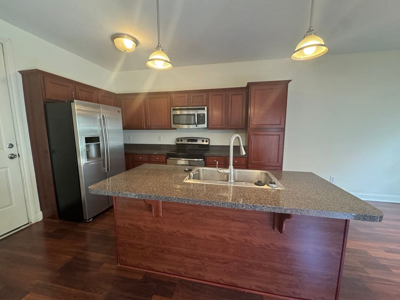 581 Beehler Dr - Photo 7 of 32