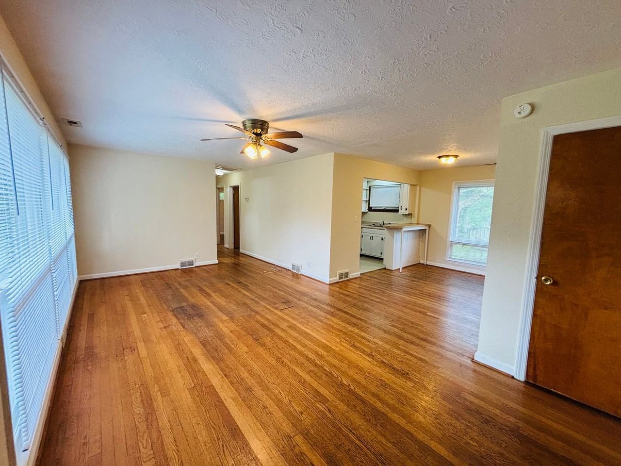 709 Barringer Dr - Photo 2 of 16