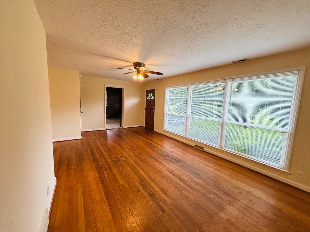 709 Barringer Dr - Photo 4 of 16