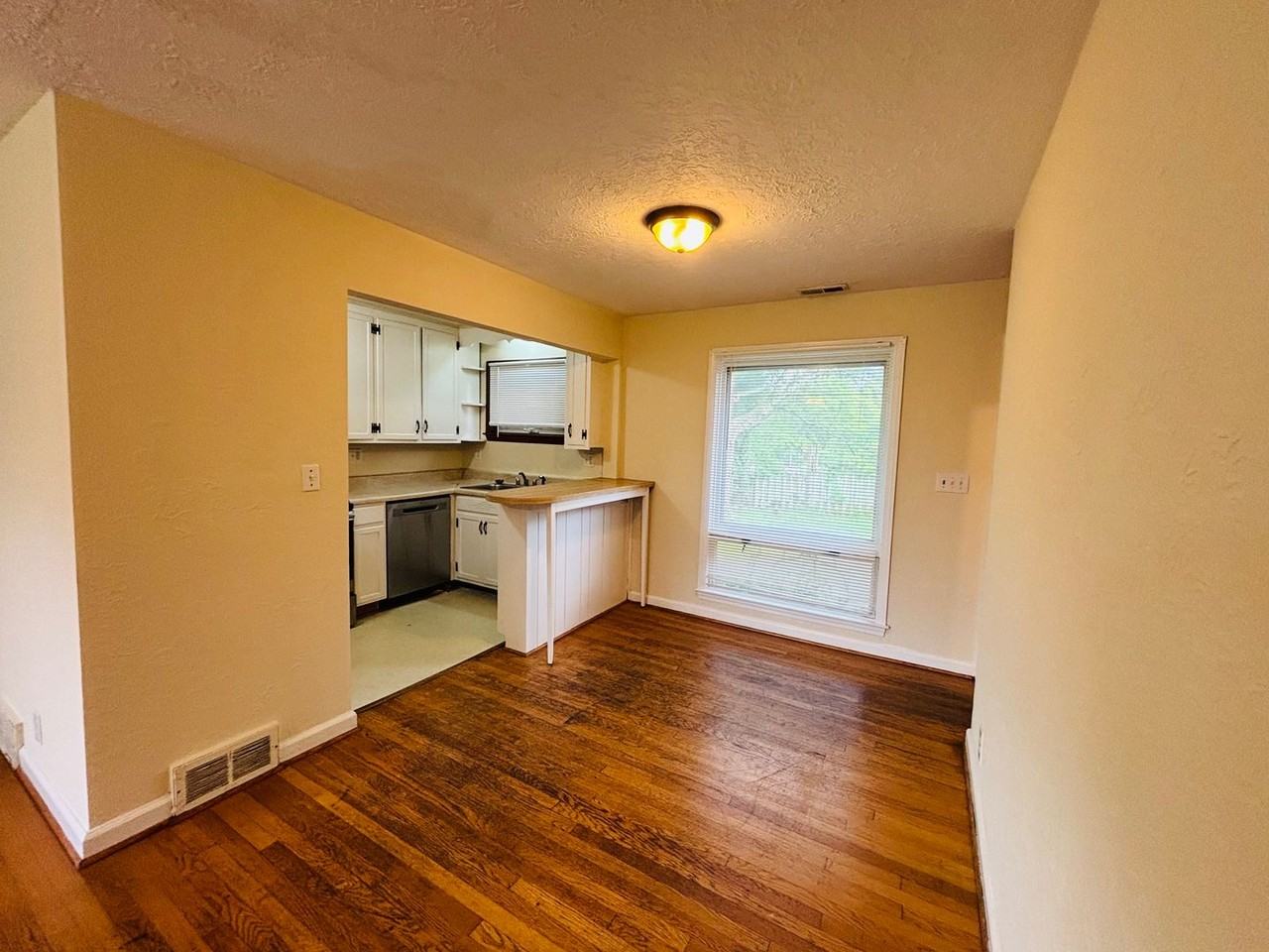 709 Barringer Dr - Photo 5 of 16