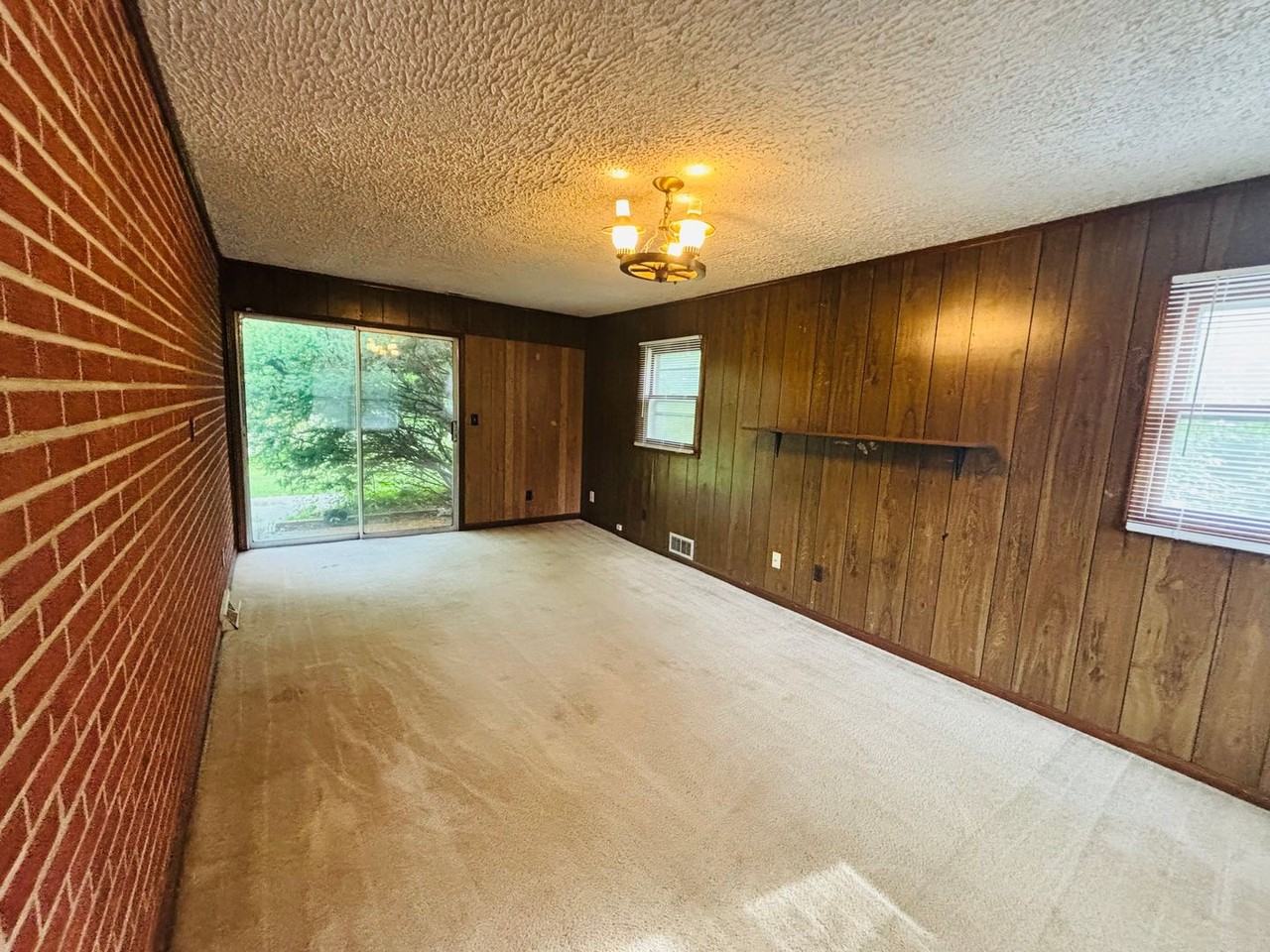 709 Barringer Dr - Photo 6 of 16