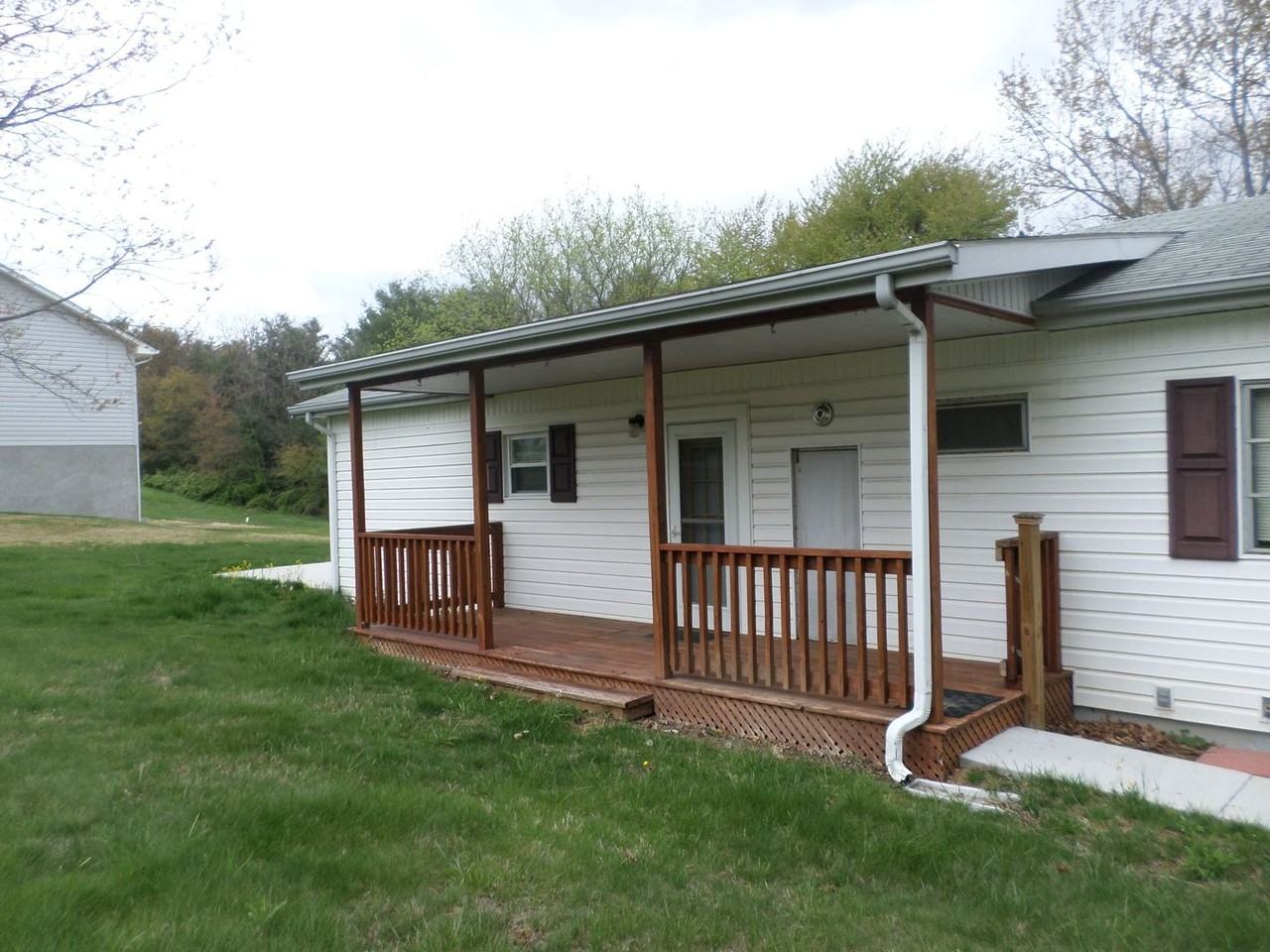 465 Underwood St - Photo 2 of 20