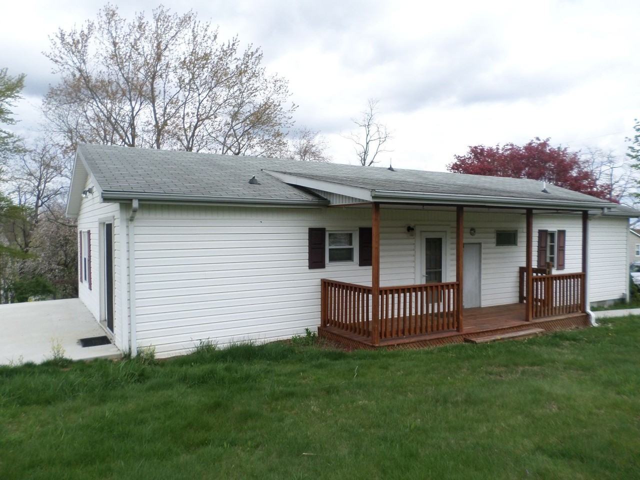 465 Underwood St - Photo 4 of 20