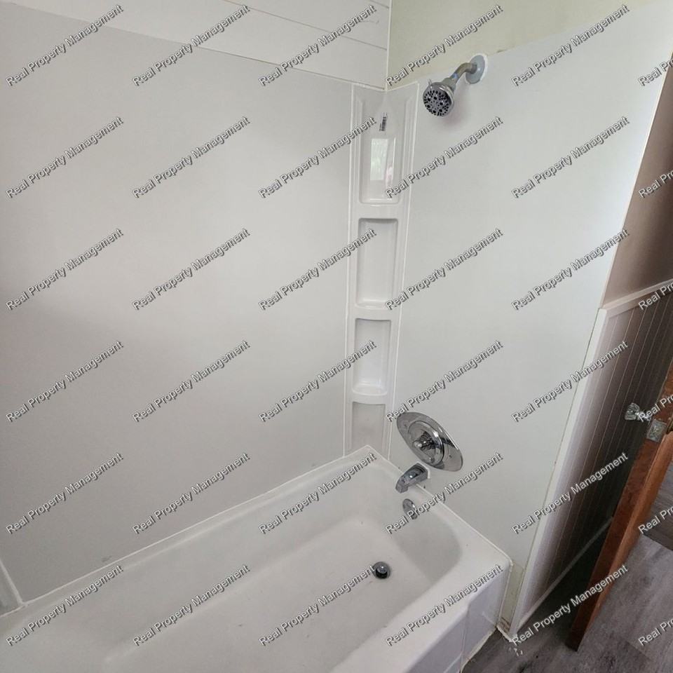 110 E North St - Photo 5 of 5